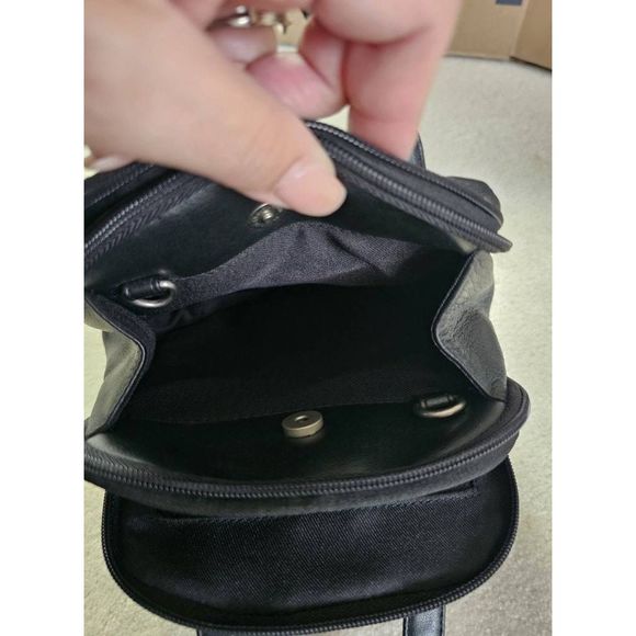 #70 Kenneth Cole Reaction crossbody pouch, black - Picture 6 of 7